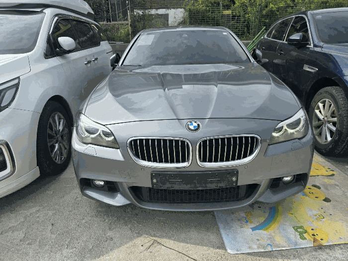BMW 528i
