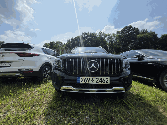 Mercedes-Benz-GLB220