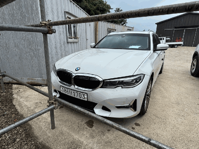 BMW 320i Touring