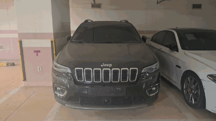 짚 체로키 2.4 AWD