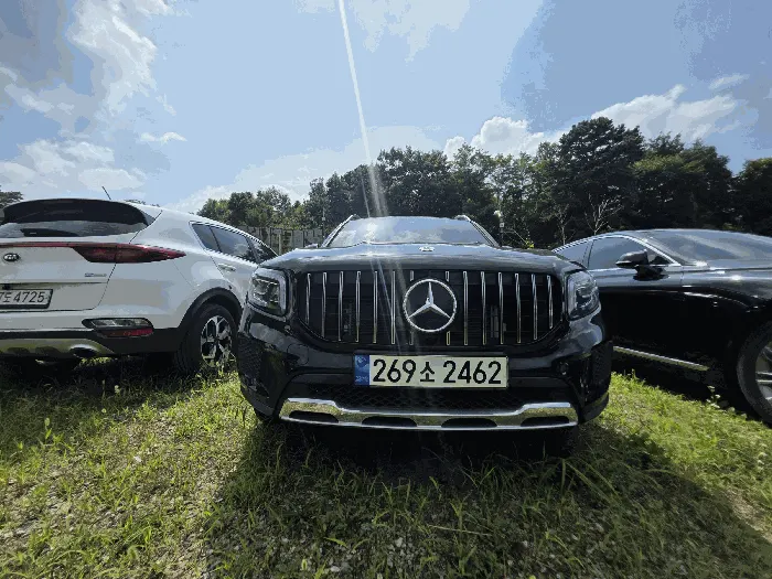 Mercedes-Benz-GLB220