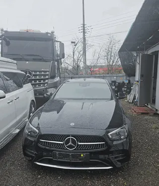 Mercedes-Benz E220 d 4MATIC 현황 사진 1