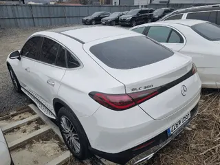 Mercedes-Benz GLC 300 4MATIC Coupe 현황 사진 2