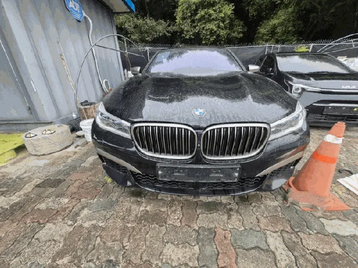 BMW M760Li xDrive