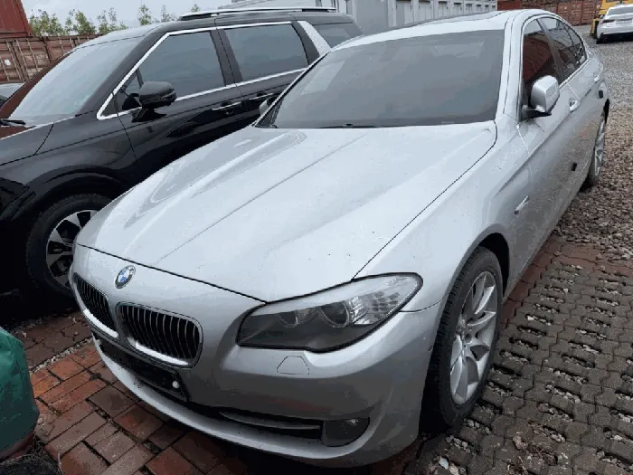 BMW 528i