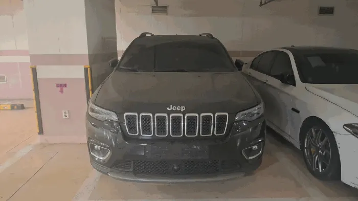 짚 체로키 2.4 AWD