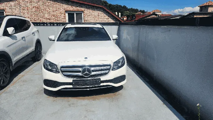 Mercedes_Benz E 300