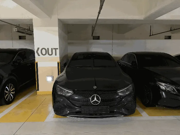 Mercedes-Benz EQE350 +